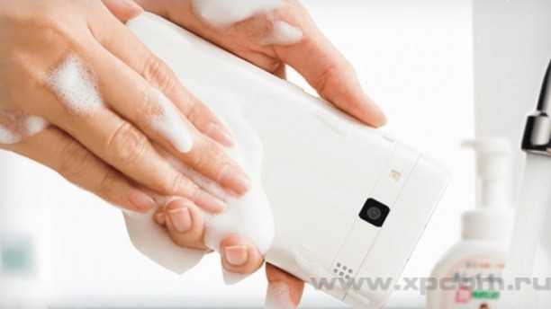 Kyocera-Digno-Rafre-soap-proof-phone