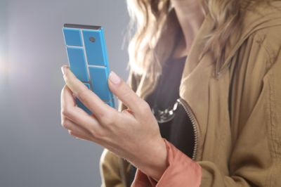 Смартфон Motorola из отдельных модулей Смартфон Motorola из отдельных модулей