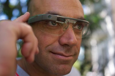 Google рассекретила на фотографию Google Glass 2 Google рассекретила на фотографию Google Glass 2