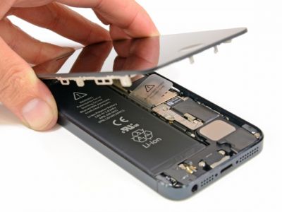 Apple бесплатно меняет аккумуляторы в iPhone 5