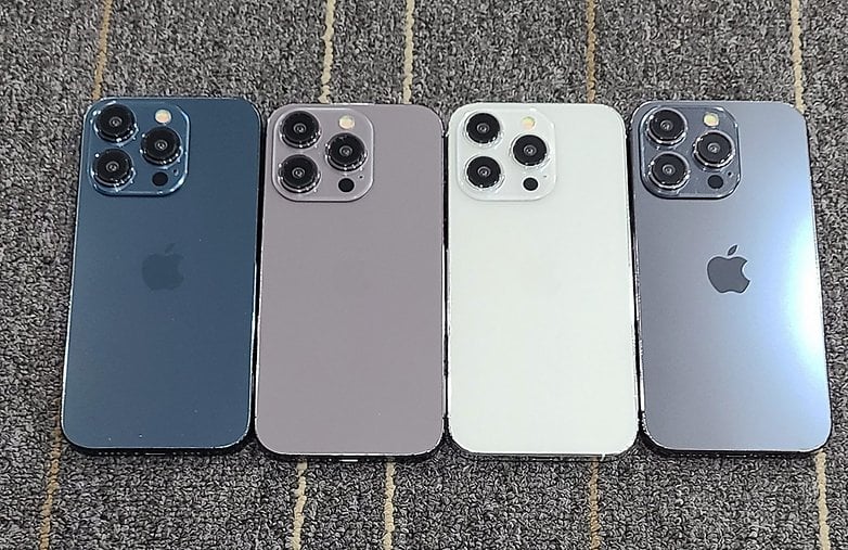 Предположительные цветовые решения для Apple iPhone 15 Pro: синий, серый, звездный серебристый и глубокий черный. / ©/u/SonnyDickson