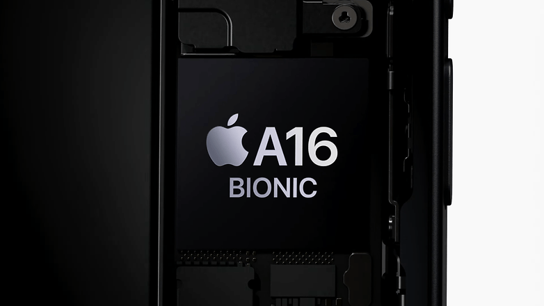 В каждой новой версии iPhone 15 Series используется SoC предыдущего поколения Pro. / © Apple
