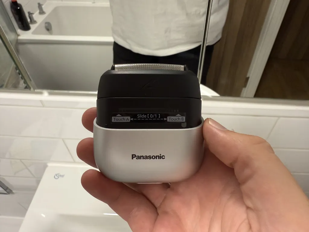 Обзор Panasonic Series 700s — компактная и удобная бритва с ограниченным набором насадок